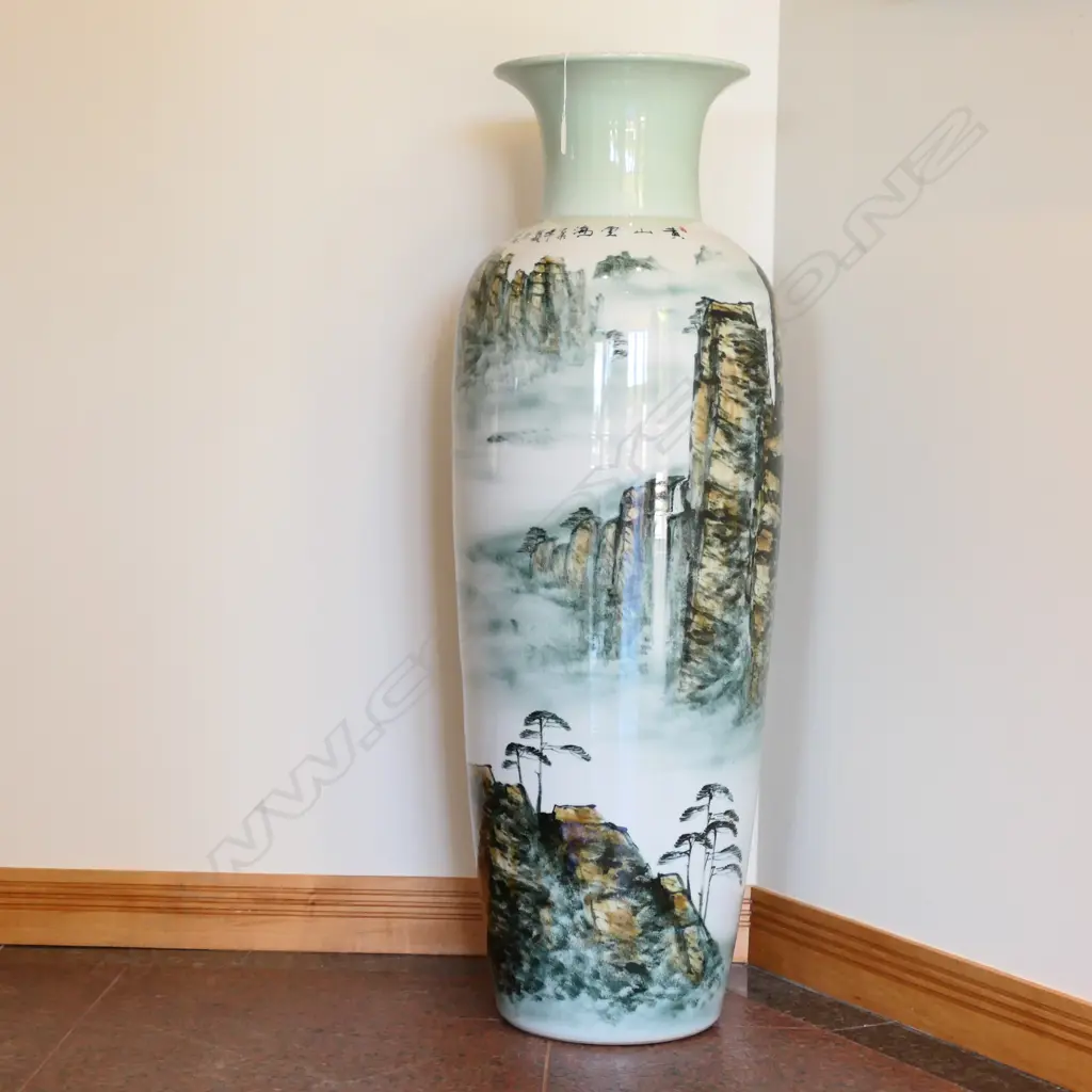 A tall Chinese ceramic vase Image 1++