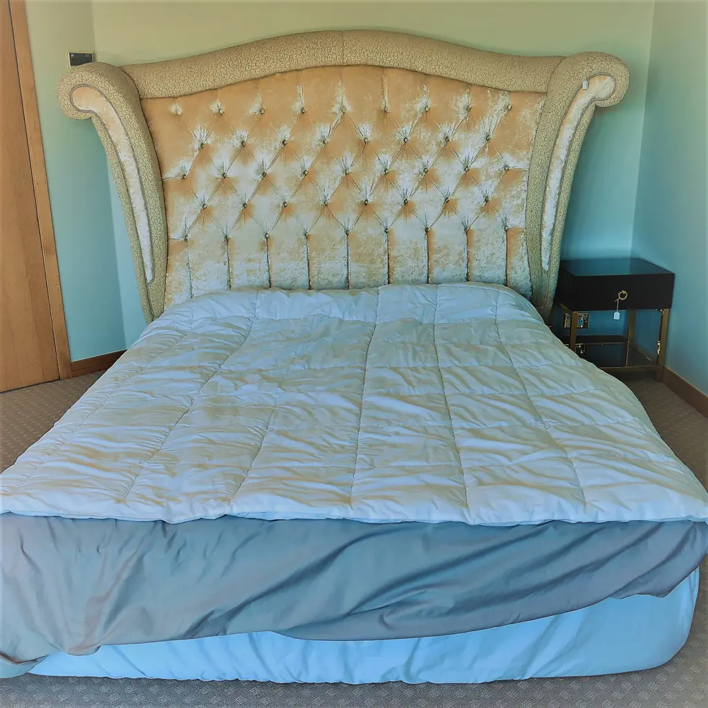 A king mattress H.1640mm + headboard Image 1++