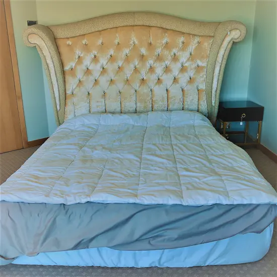 A king mattress H.1640mm + headboard