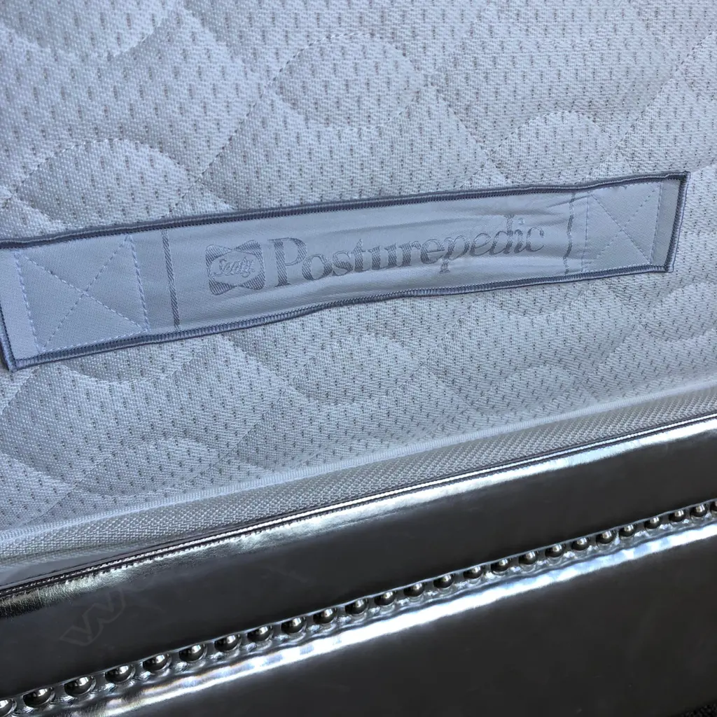 A super king size bed on fixed base and headboard Image 1++