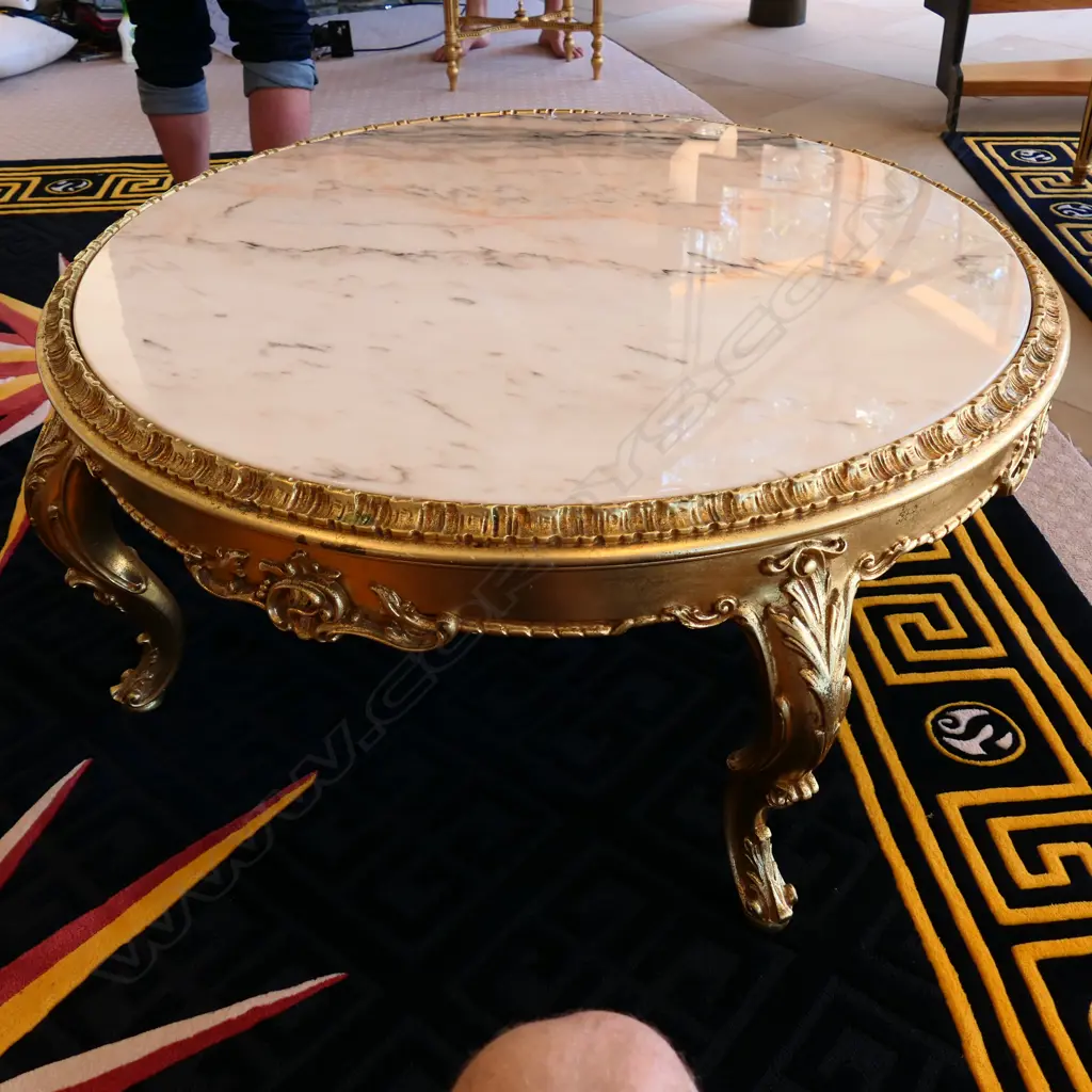 A large circular marble and gilt coffee table Image 1++