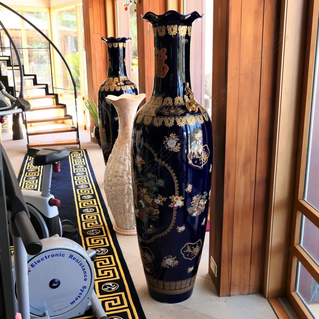 A pair massive Chinese floor urns Image 1++