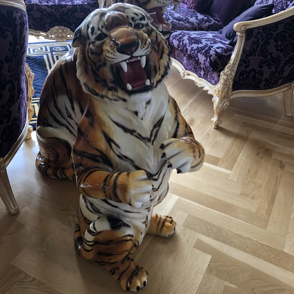 LGE CERAMIC SNARLING SEATED TIGER POSSIBLY ITALIAN H.900mm Image 1++