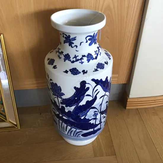 MODERN CHINESE BLUE & WHITE VASE. H.490mm