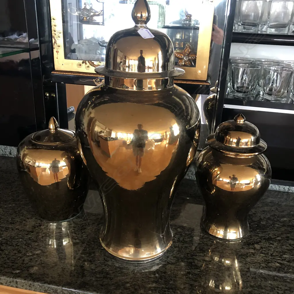 3 MODERN GILT OTIENTAL LIDDED JARS. LARGEST H.590mm Image 1++