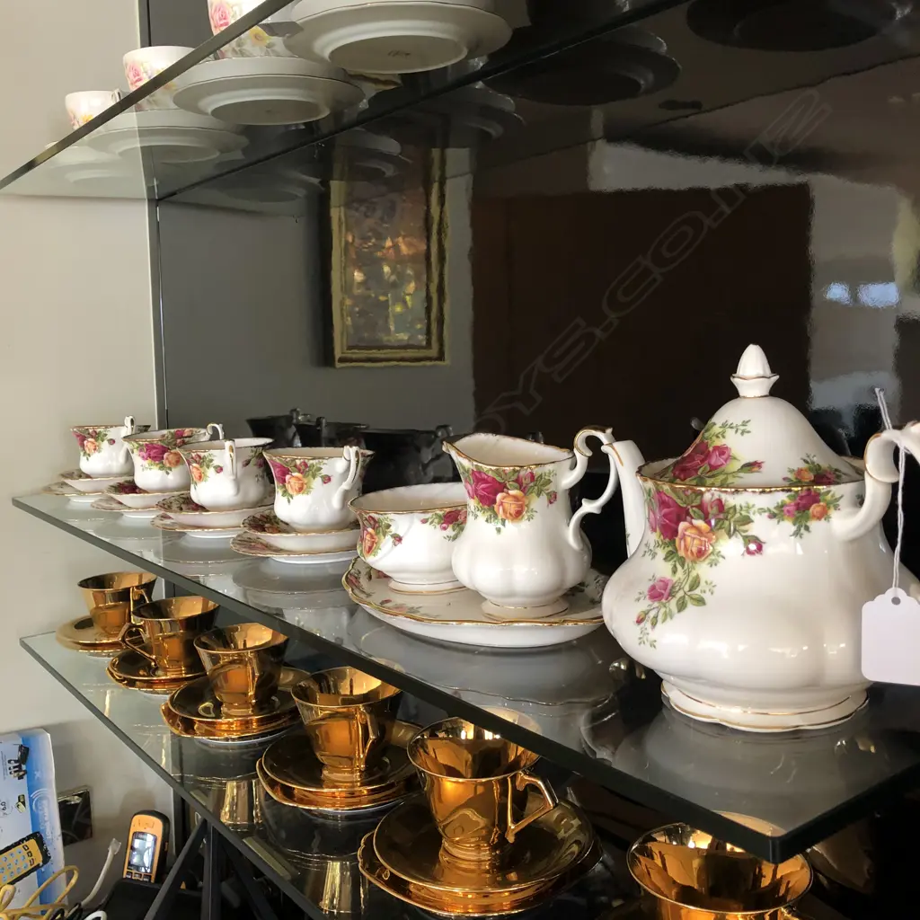 ROYAL ALBERT 'OLD COUNTRY ROSE' TEASET... Image 1++