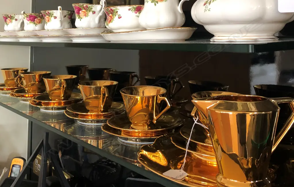 NORITAKE ? GILT 6 PERSON TEASET 20 PIECES Image 1++