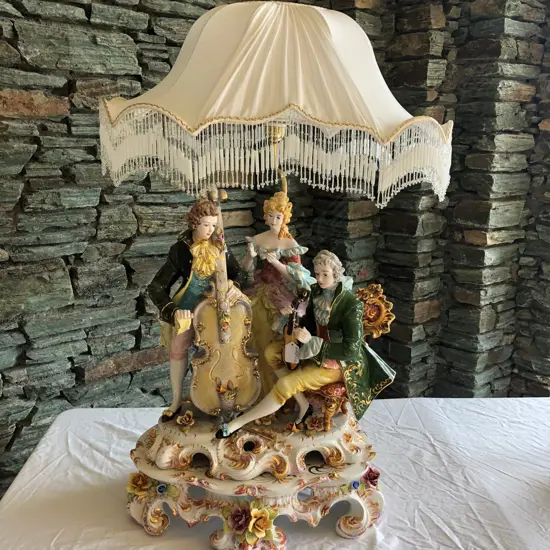 LGE CERAMIC 3 MUSICANS FIGURE LAMP  H.910mm. MINOR DAMAGE