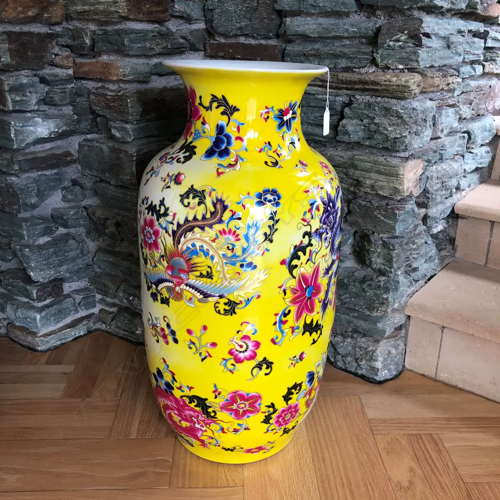 LGE CHINESE PORCELAIN URN YELLOW GROUND W DRAGON...... Image 1++