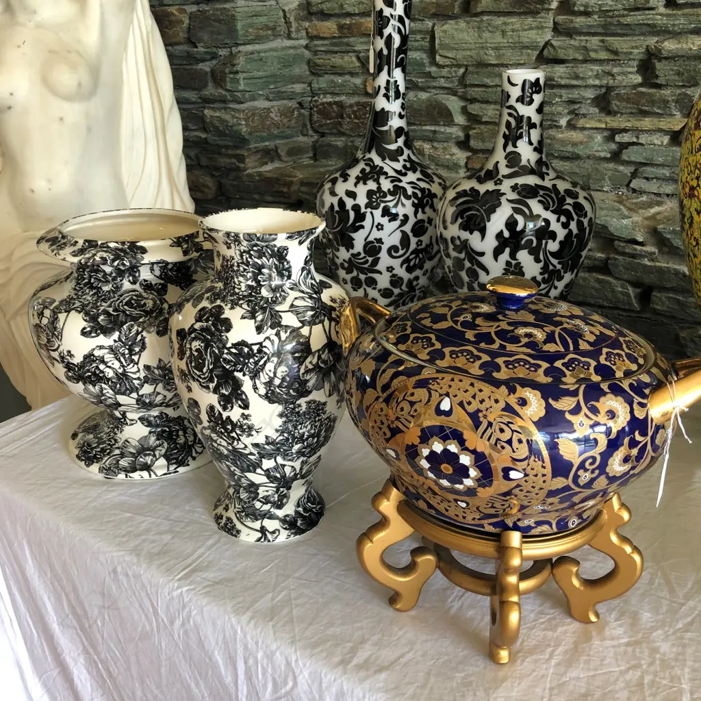 3 CERAMIC ITEMS: 1 GILT & BLUE ON GILT WOOD STAND... Image 1++