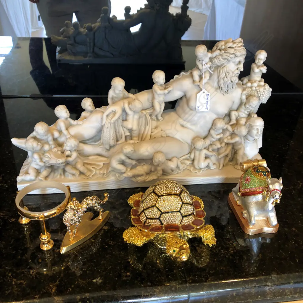 RESIN GOD FIGURE W MULTIPLE CHILDREN + 4 SMALL ITEMS Image 1++