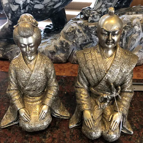 PR WHITE BRONZE EMPORER & EMPRESS FIGURES KNEELING H.290mm