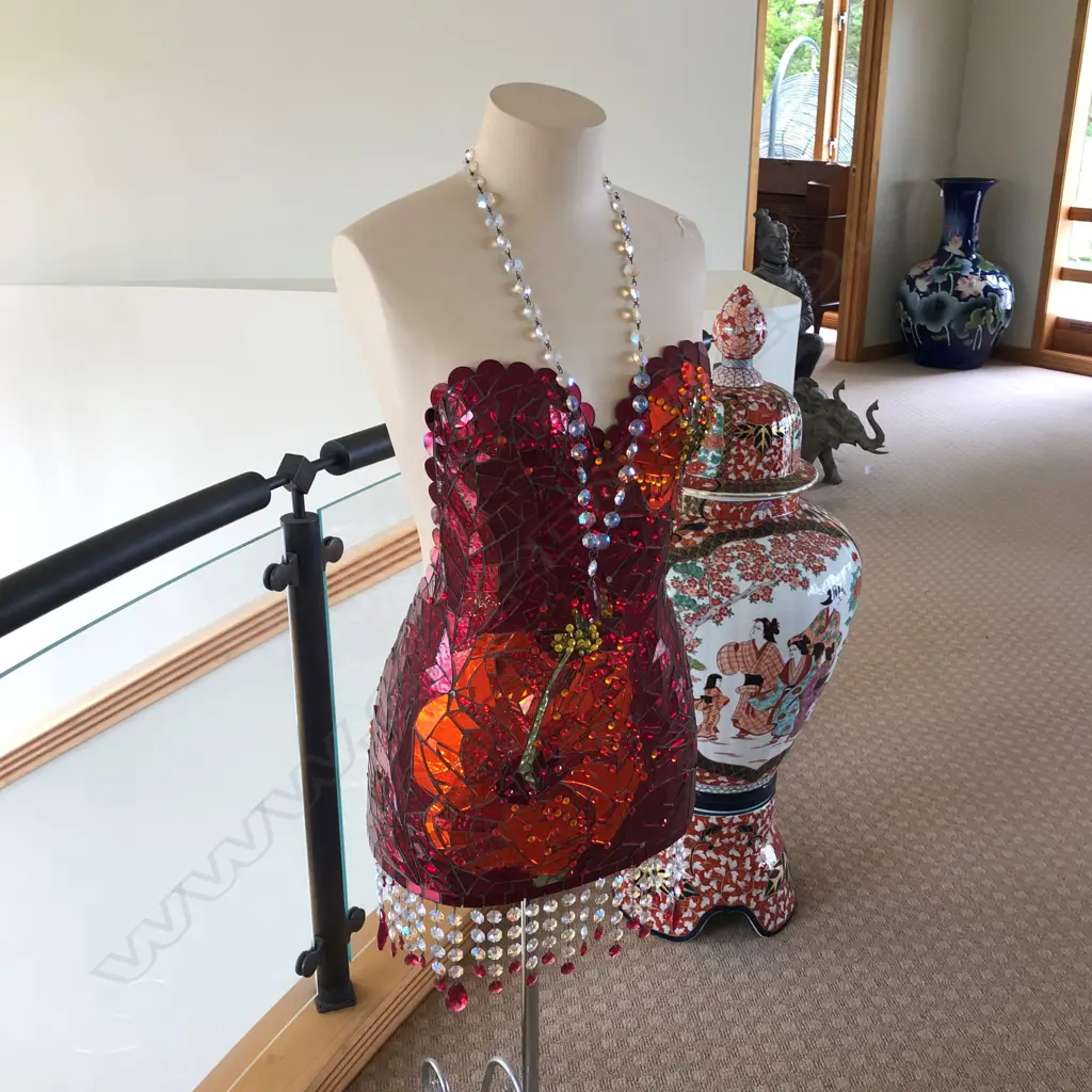 WOMAN MANEQUIN SCULPTURE RED GLASS PANELS... Image 1++