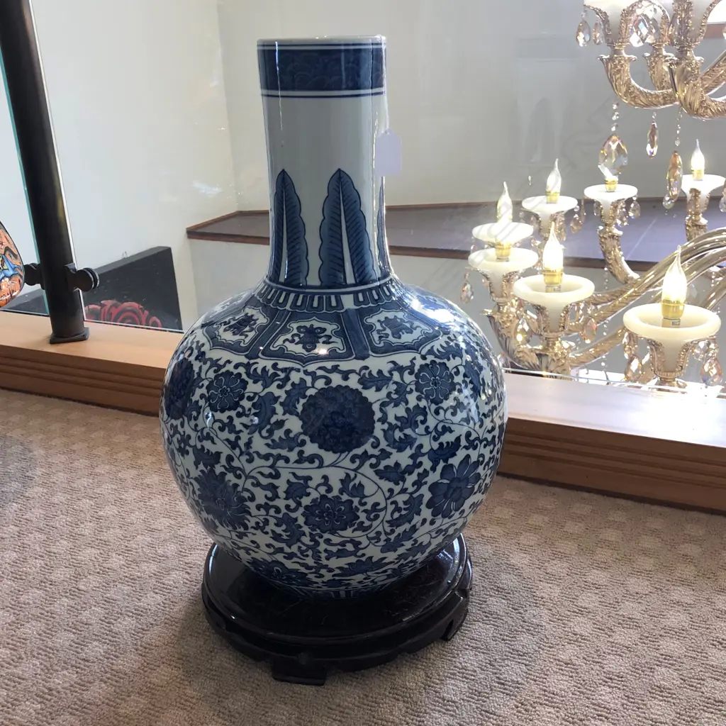 MODERN CHINESE B & W LGE SQUAT VASE ON STAND H.525mm Image 1++
