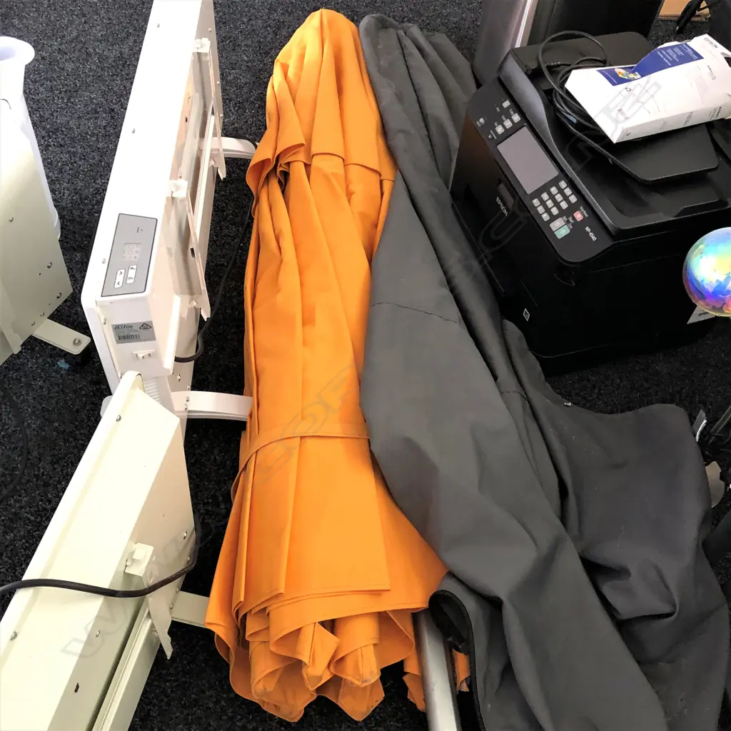 YELLOW OUTDOOR UMBRELLA + STAND + 2 FOLDING CHAIRS Image 1++