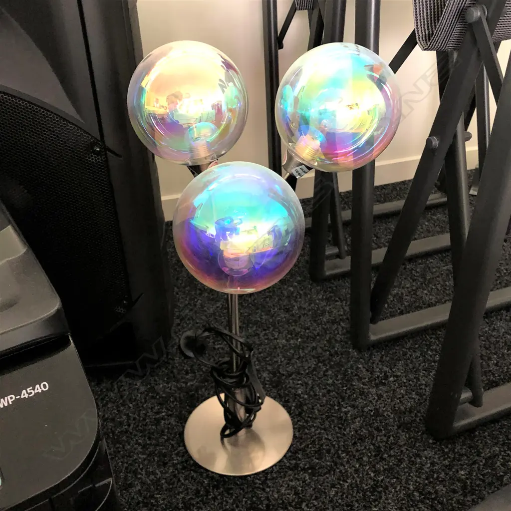 3 IRREDESCENT GLASS BALL TABLE LAMP + CAMERA TRIPOD Image 1++