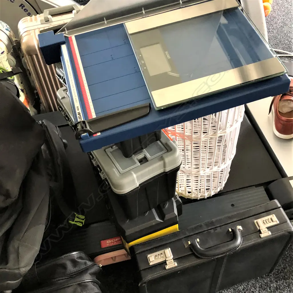 GUILOTINE + BRIEFCASE + 3 TOOL BOXES Image 1++