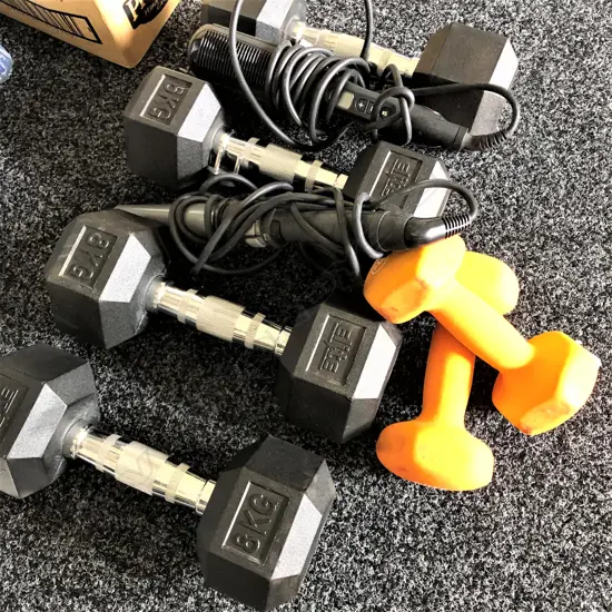 3 PRS EXCERCISE WEIGHTS + HAIR STRAIGHTNER + CURLER