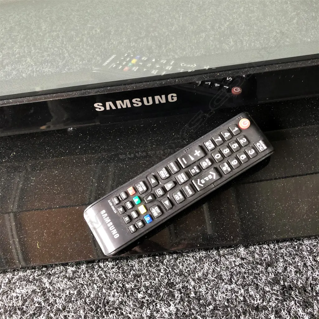 SAMSUNG COLOUT TV + REMOTE Image 1++
