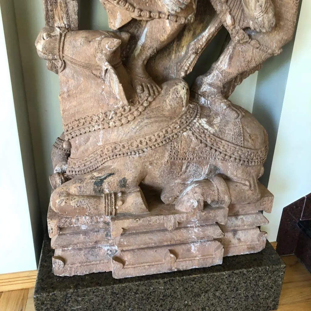 LGE INDIAN CARVED FLOOR STANDING SCULPTURE... Image 1++