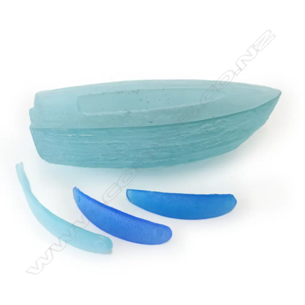 Artist unknown - Boat with fishes Image 1++