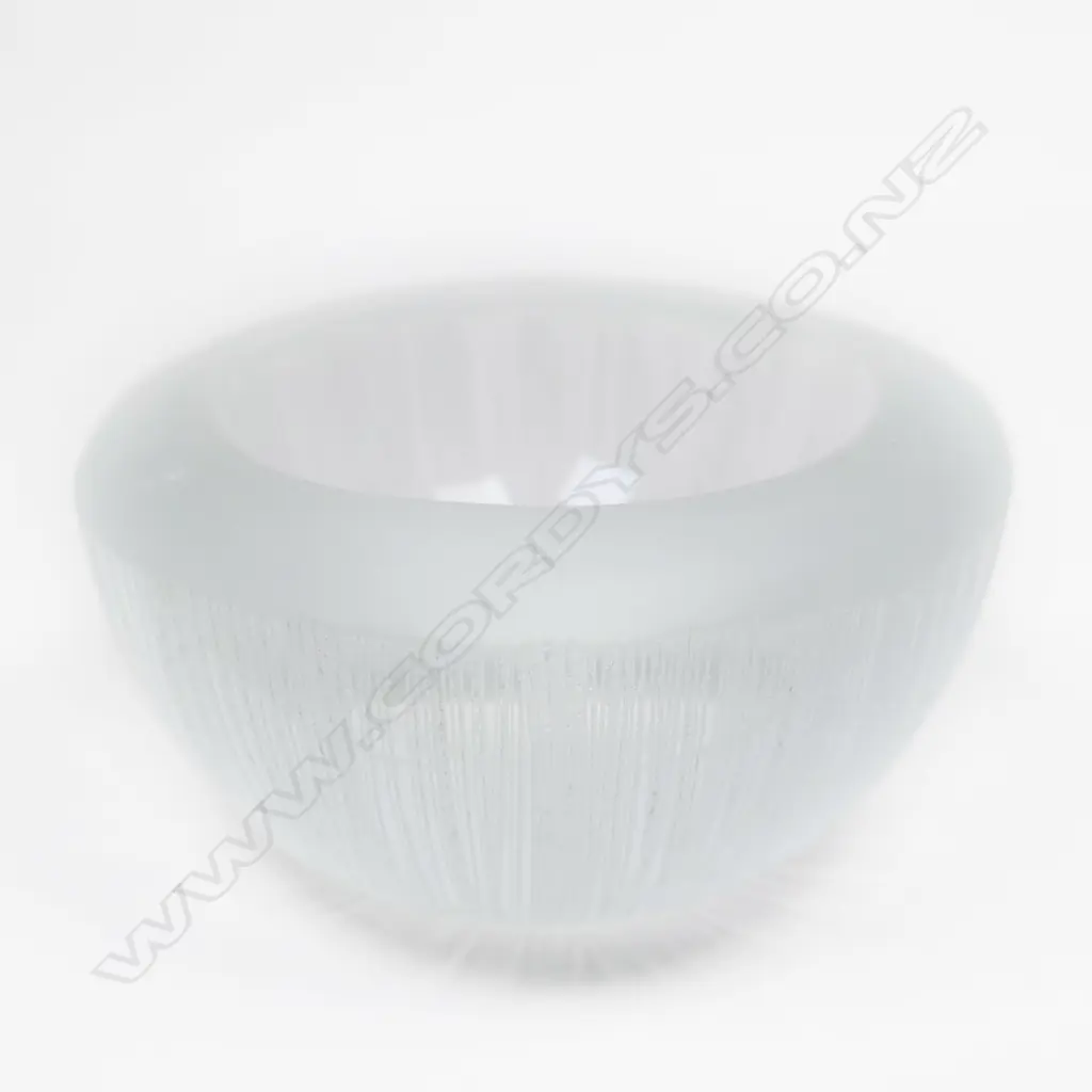 Elizabeth McClure small art glass bowl, Image 1++