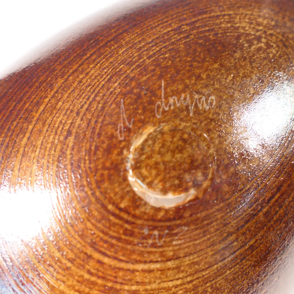 A Angus art glass shell form bailer type vessel Image 1++
