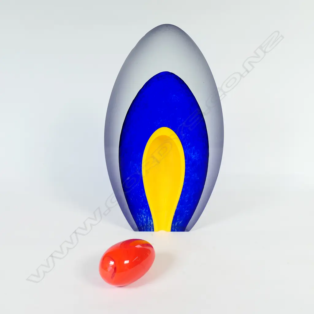 Giovanni glass half pod form sculpture, Image 1++