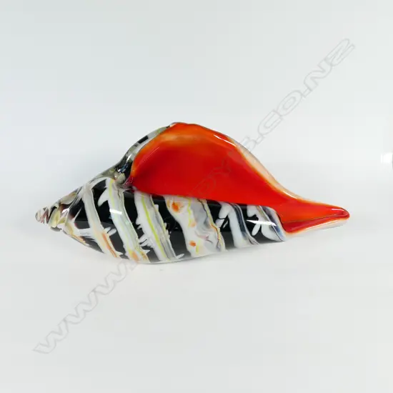 Art glass sculpted shell,
