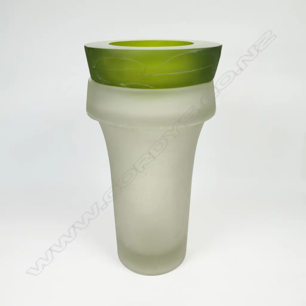 A Lou Pendergrast heavy cast art glass two piece sculpted vase, Image 1++