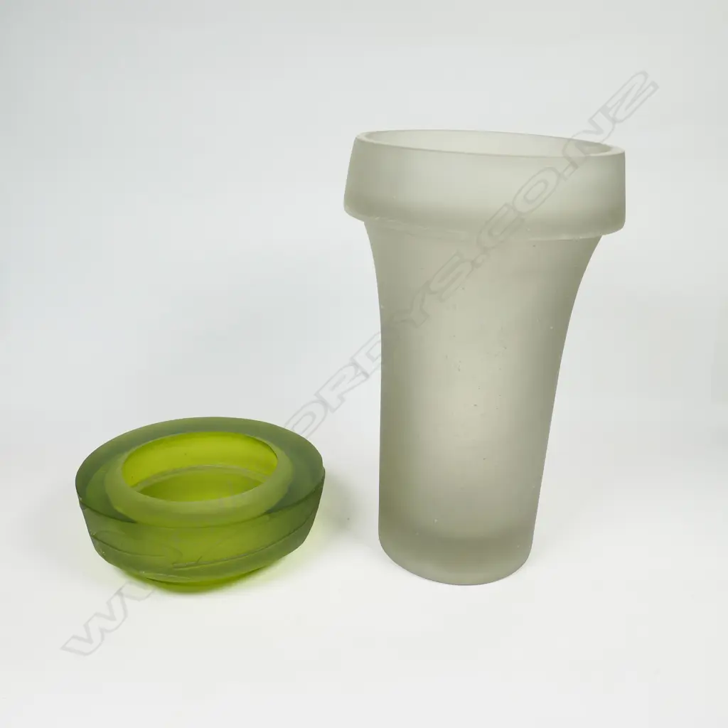 A Lou Pendergrast heavy cast art glass two piece sculpted vase, Image 1++