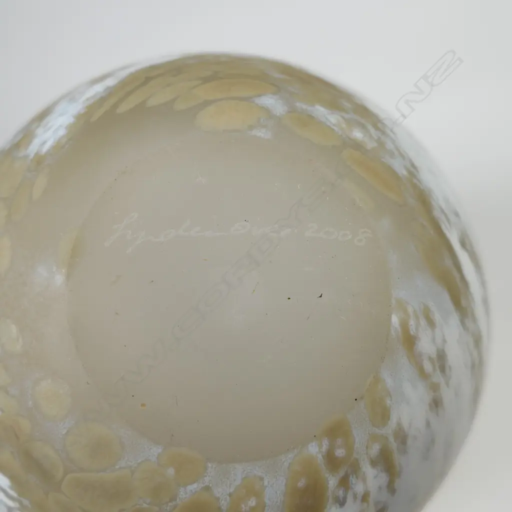 Lynden Over art glass beaker vase, Image 1++