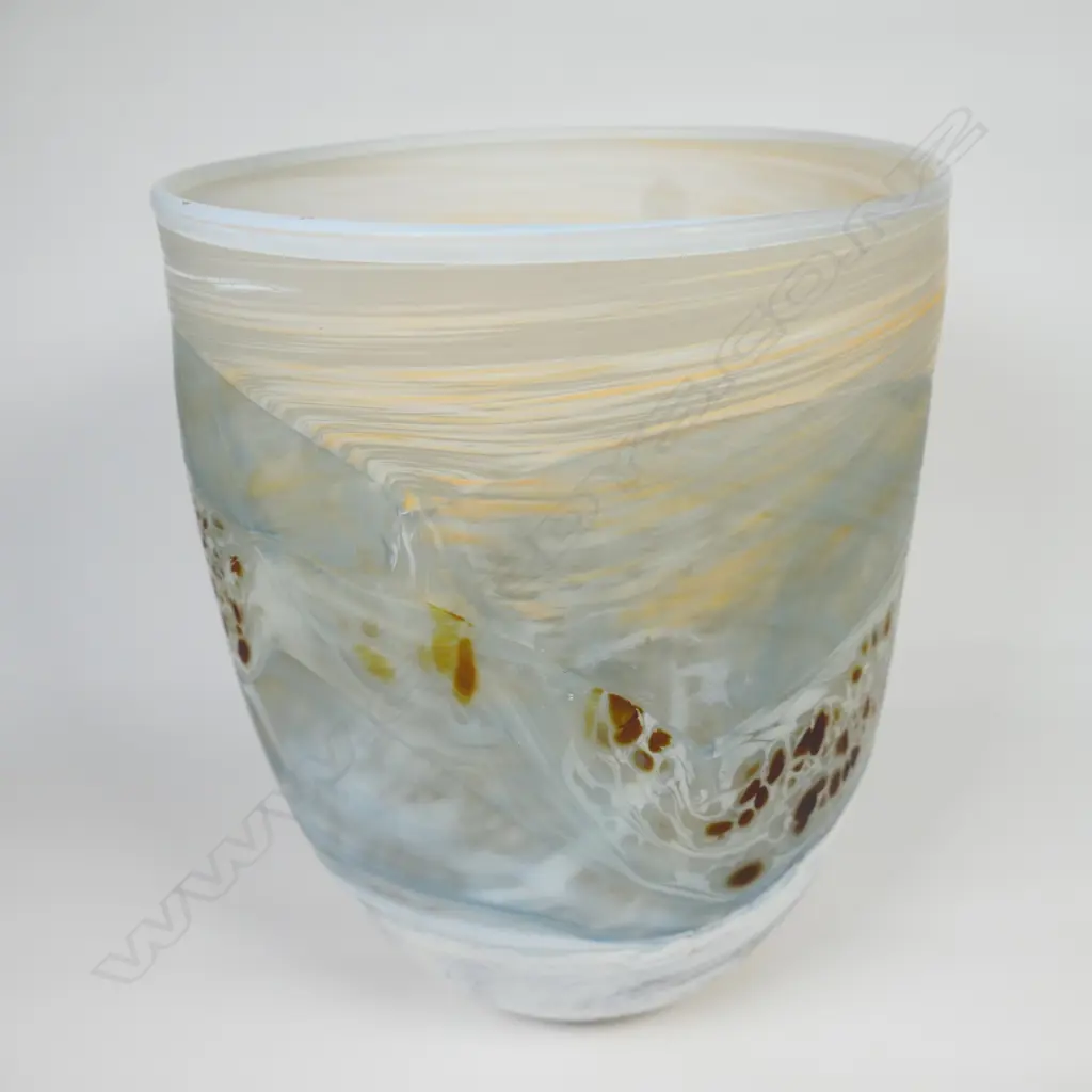 Lynden Over art glass beaker vase, Image 1++