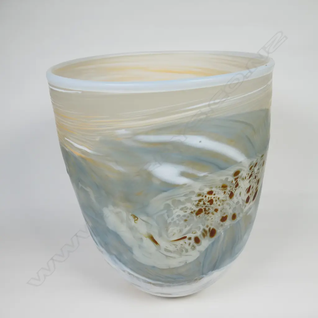 Lynden Over art glass beaker vase, Image 1++