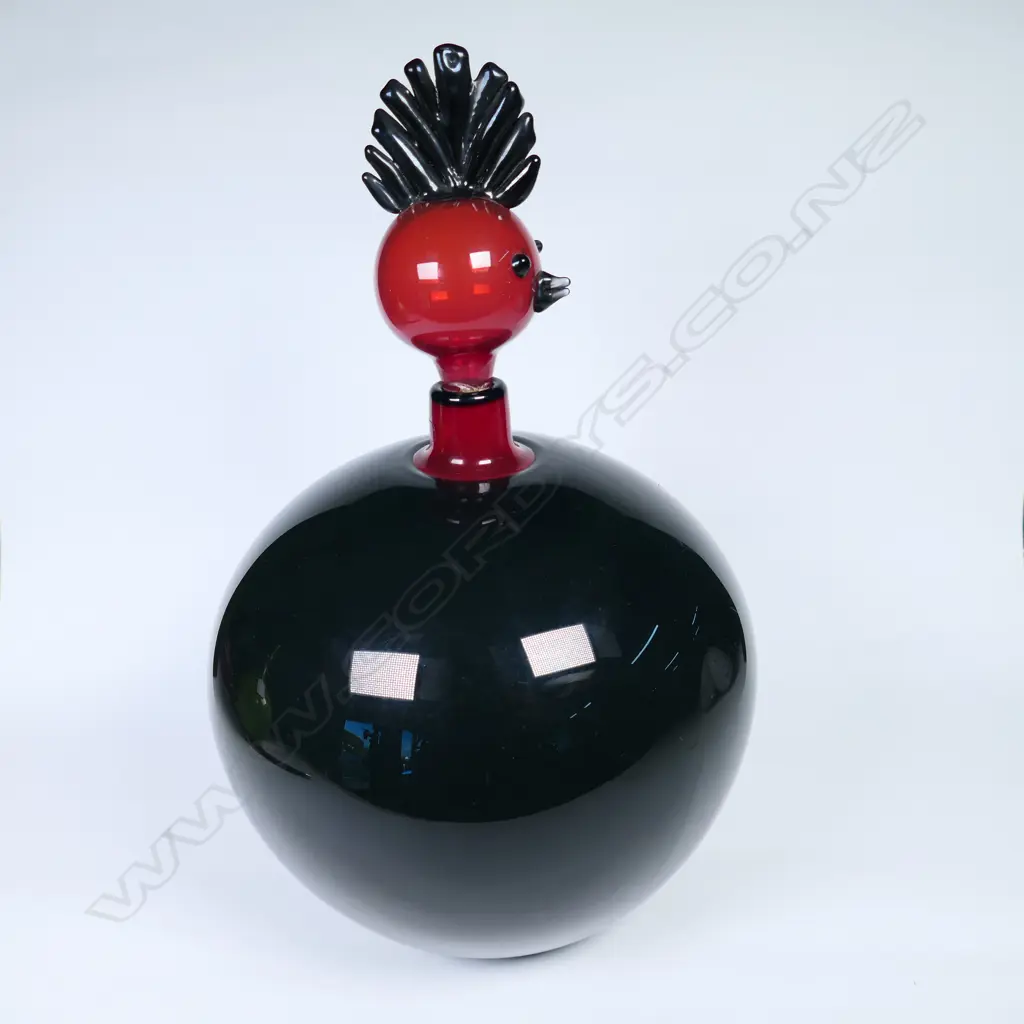 Hoglund Art Glass black spherical flask, Image 1++