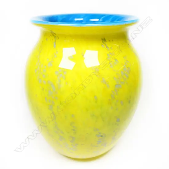Peter Raos mottled yellow art glass vase,