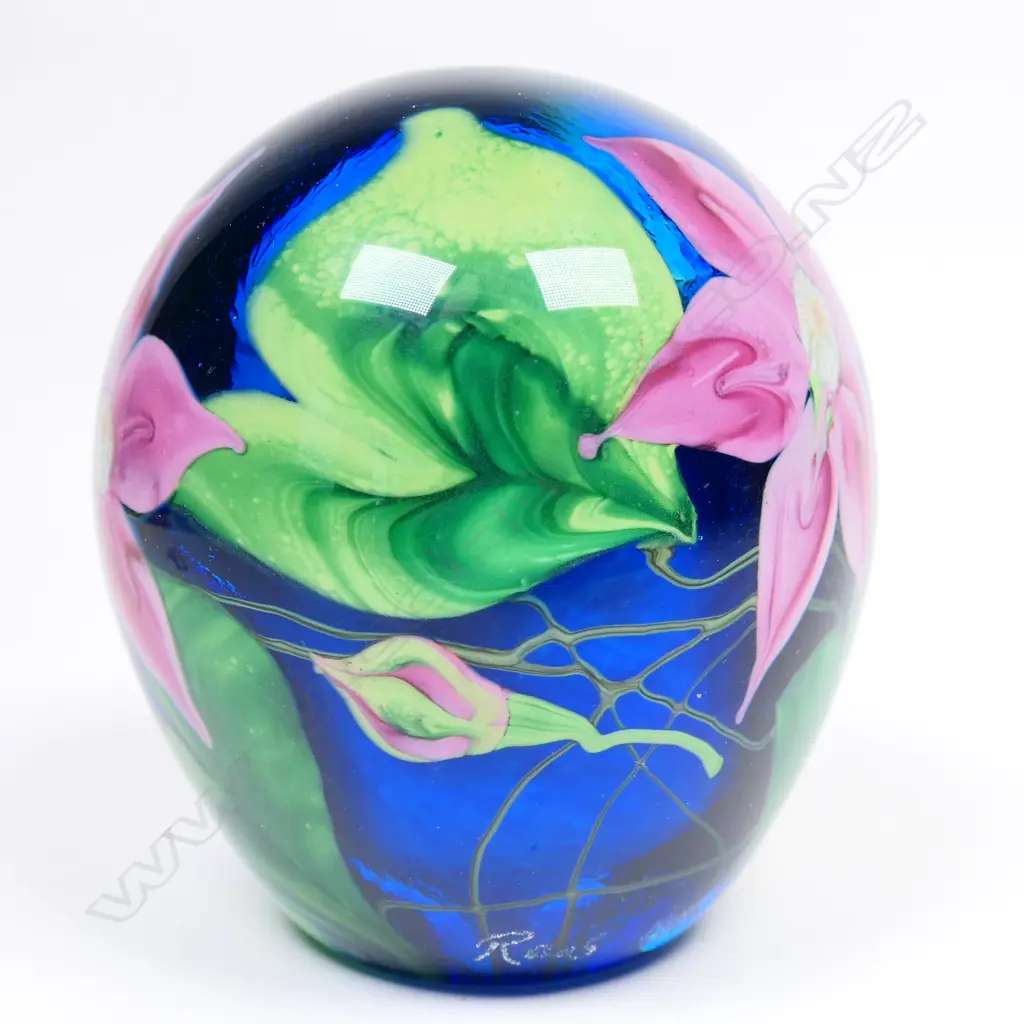 Peter Raos art glass floral paper weight, Image 1++