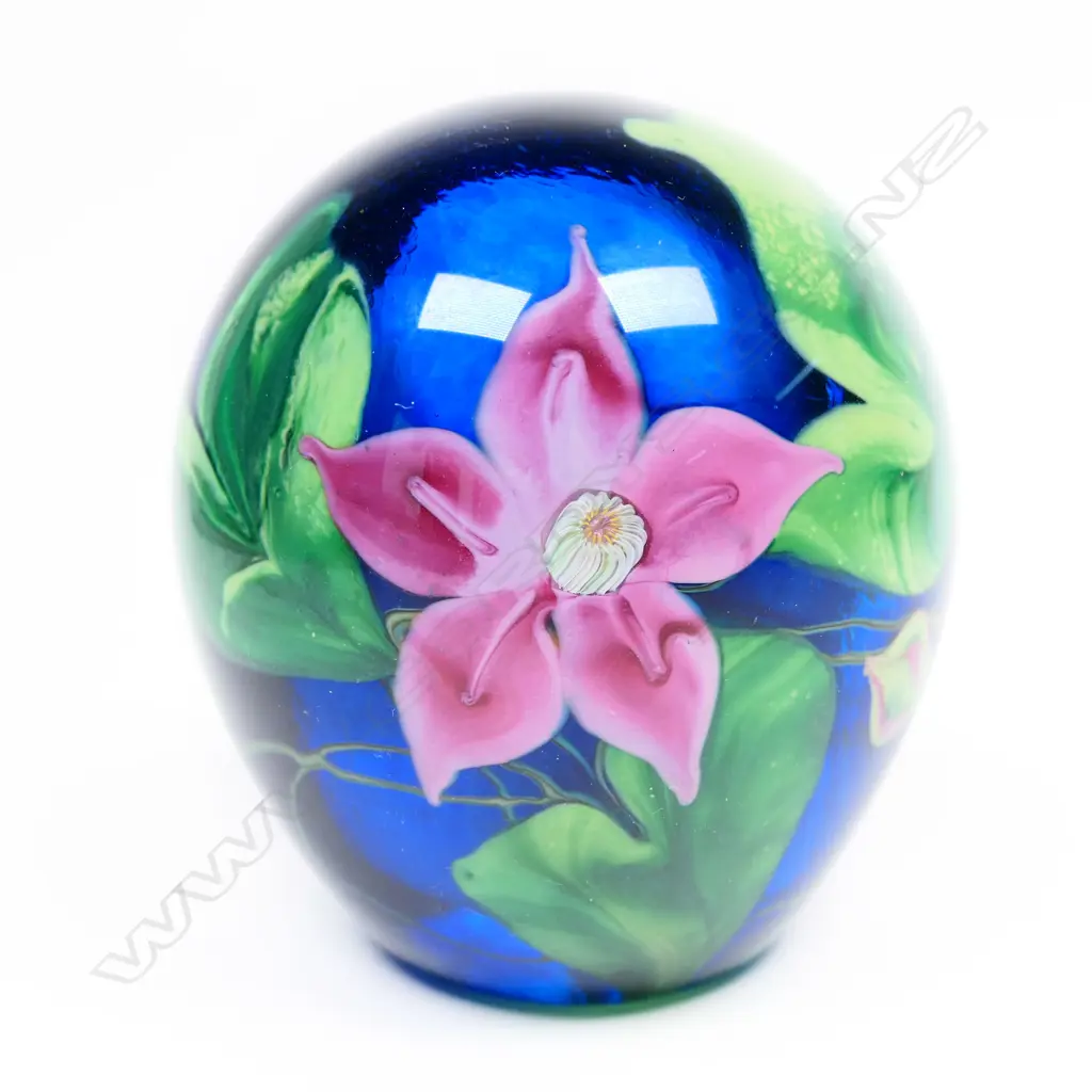 Peter Raos art glass floral paper weight, Image 1++