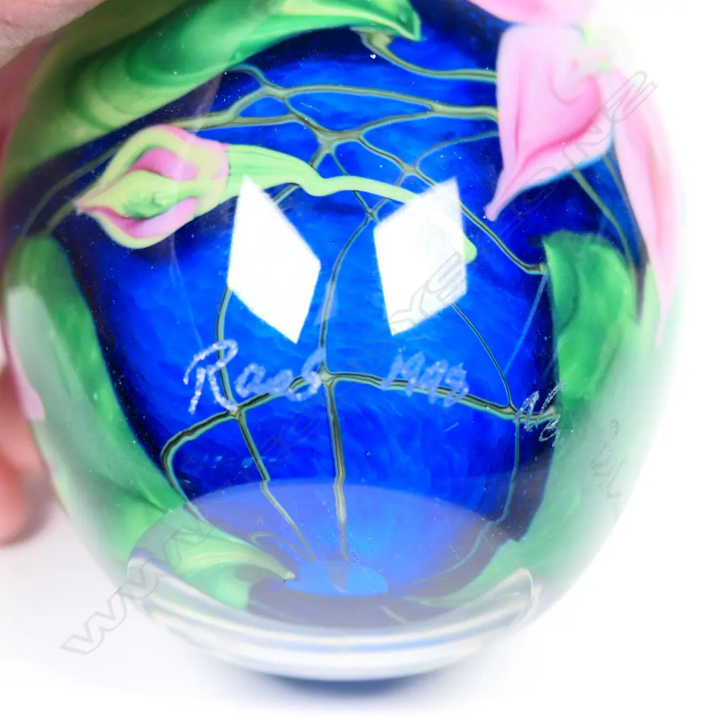 Peter Raos art glass floral paper weight, Image 1++