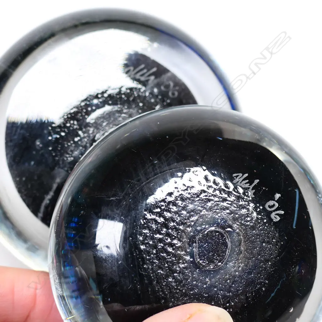 Three art glass paper weights, Image 1++