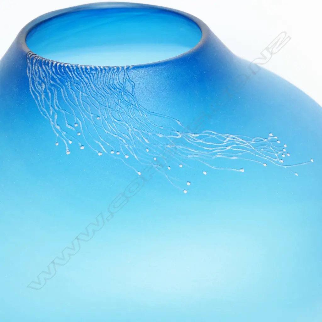 Garry Nash very large blue glass vase, Image 1++