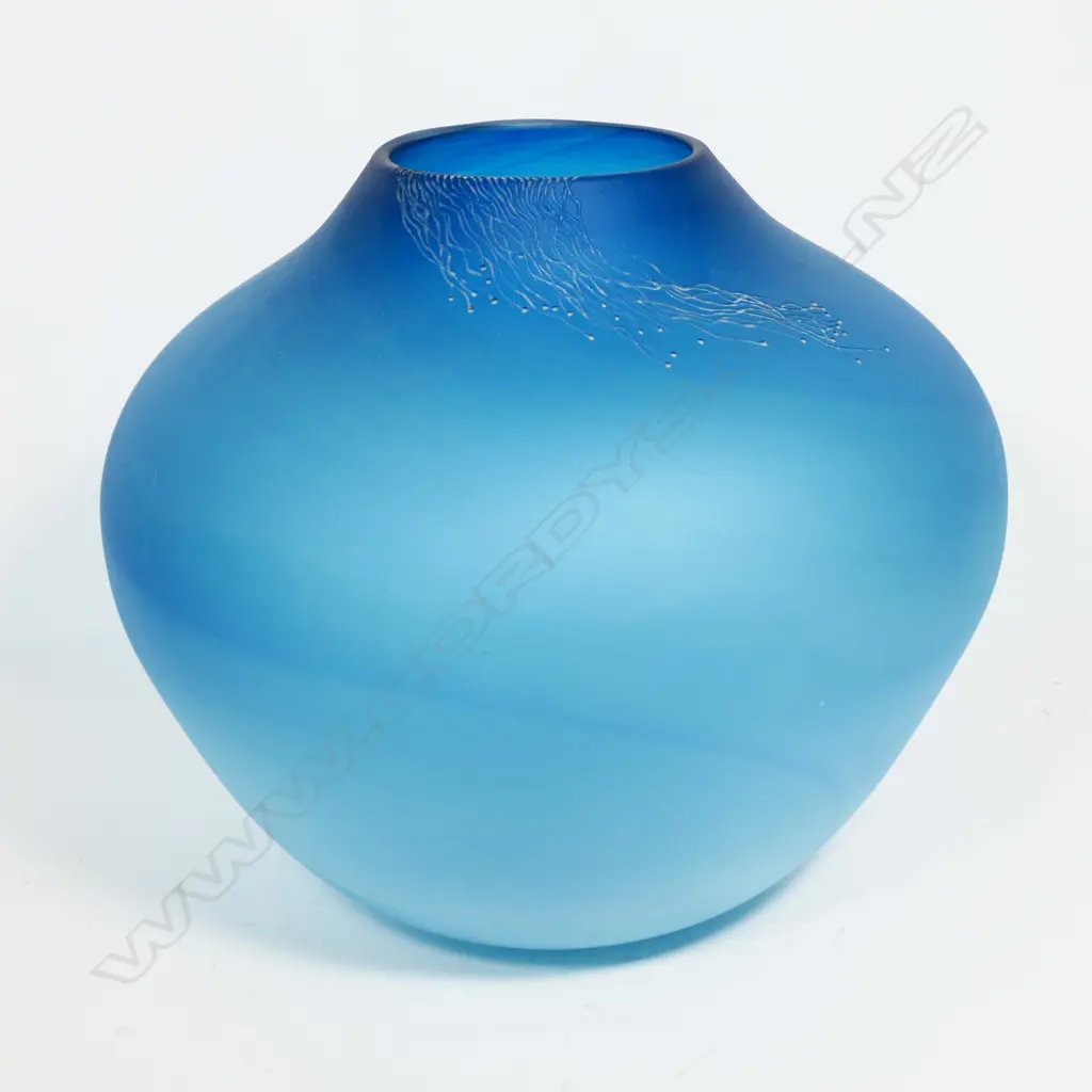 Garry Nash very large blue glass vase, Image 1++