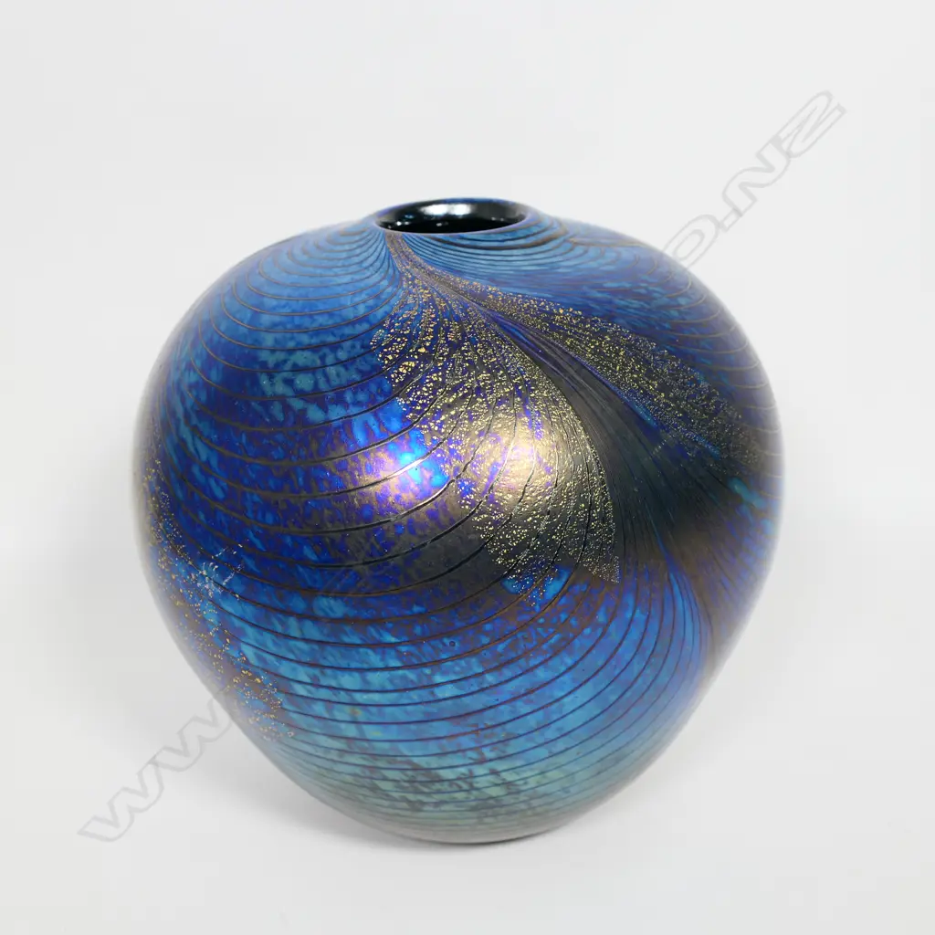 Garry Nash iridescent peacock feather lustre vase, Image 1++