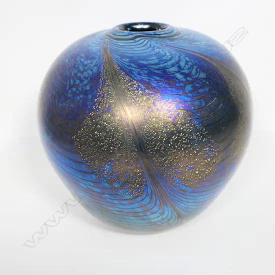 Garry Nash iridescent peacock feather lustre vase,