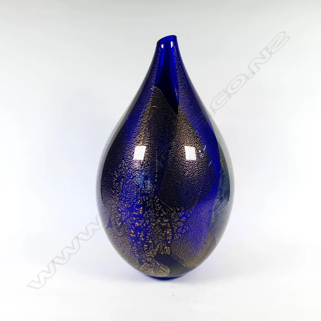 Attributed Garry Nash cobalt blue glass vase, Image 1++