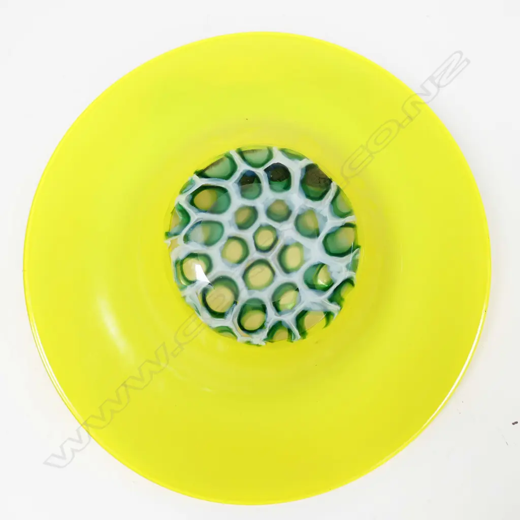 Garry Nash large yellow glass flared bowl, Image 1++