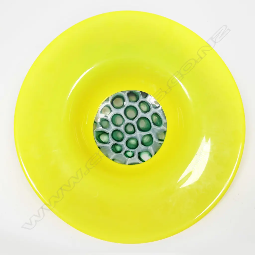 Garry Nash large yellow glass flared bowl, Image 1++