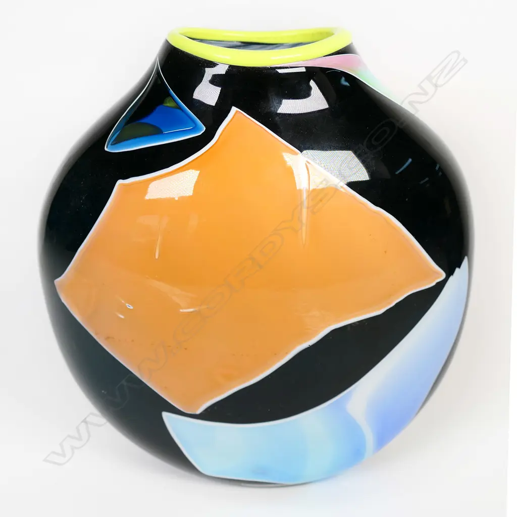 Garry Nash art glass vase, Image 1++