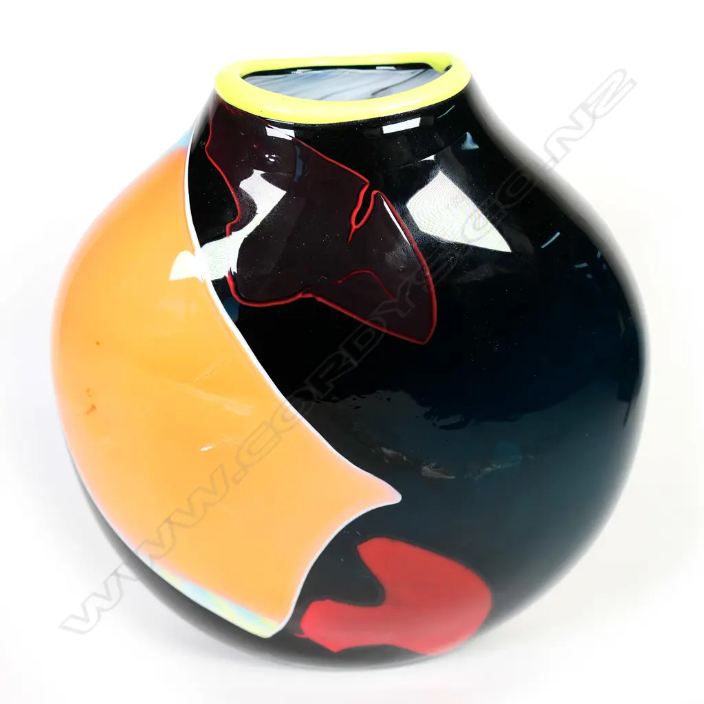 Garry Nash art glass vase, Image 1++