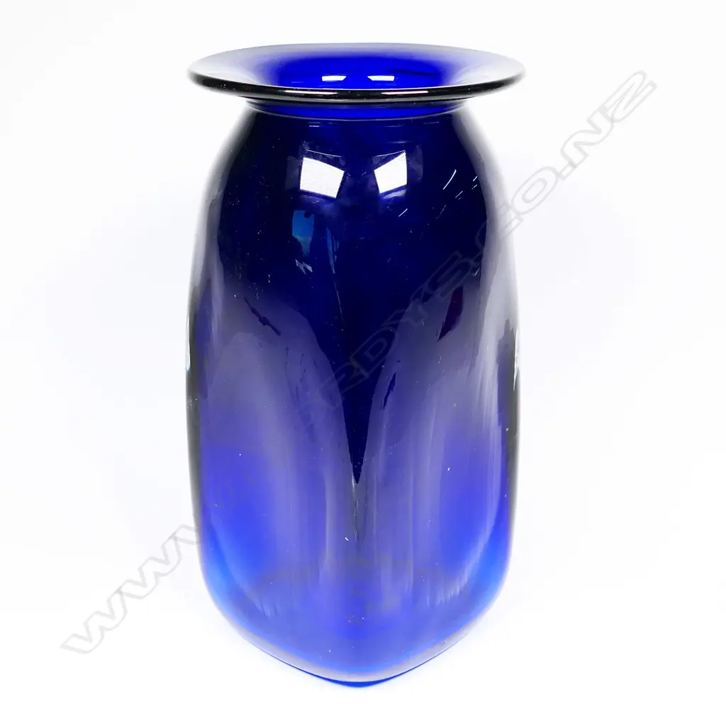 Garry Nash blue glass vase, Image 1++